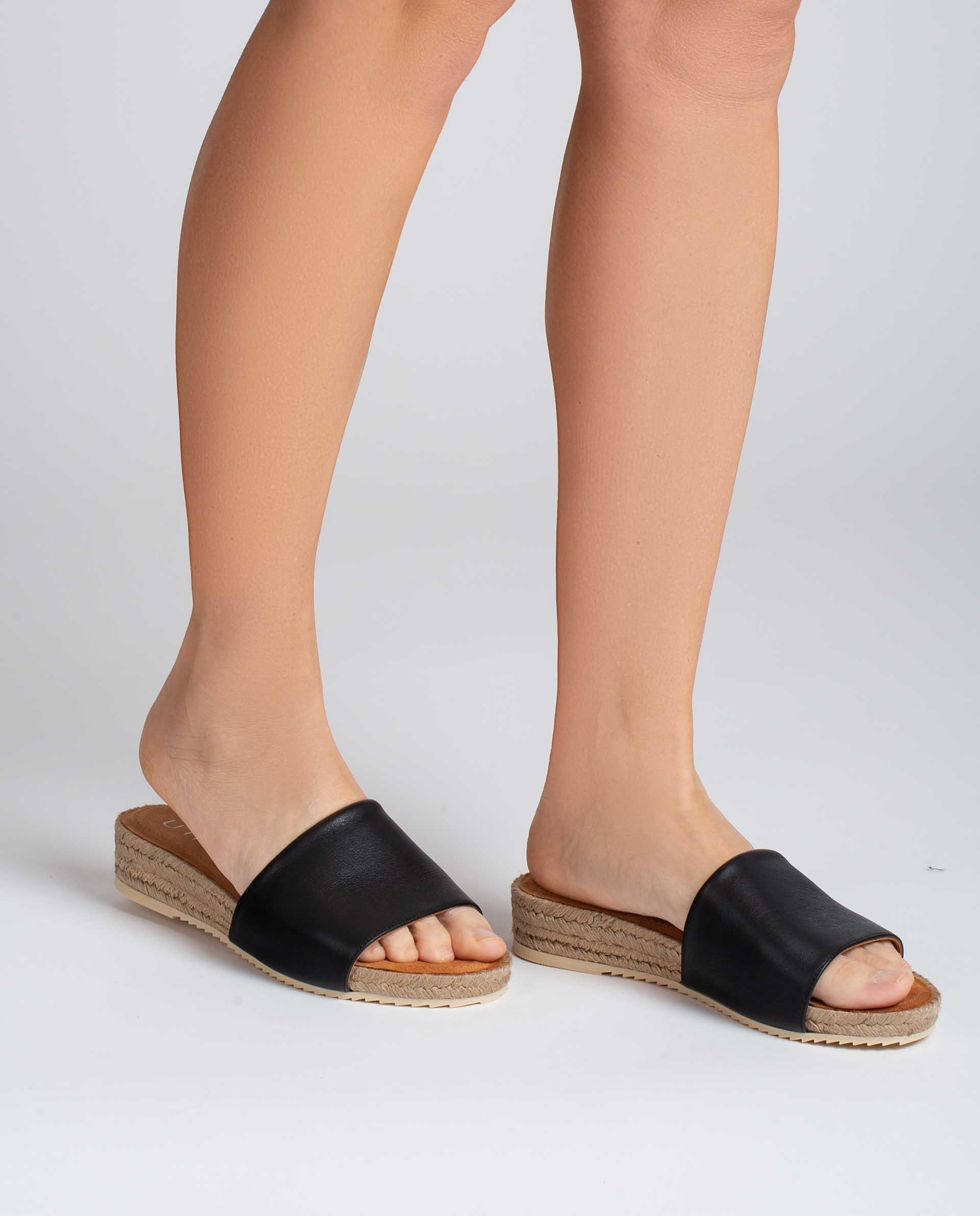 UNISA Thong type leather sandals BATZANSIN_CRE 2