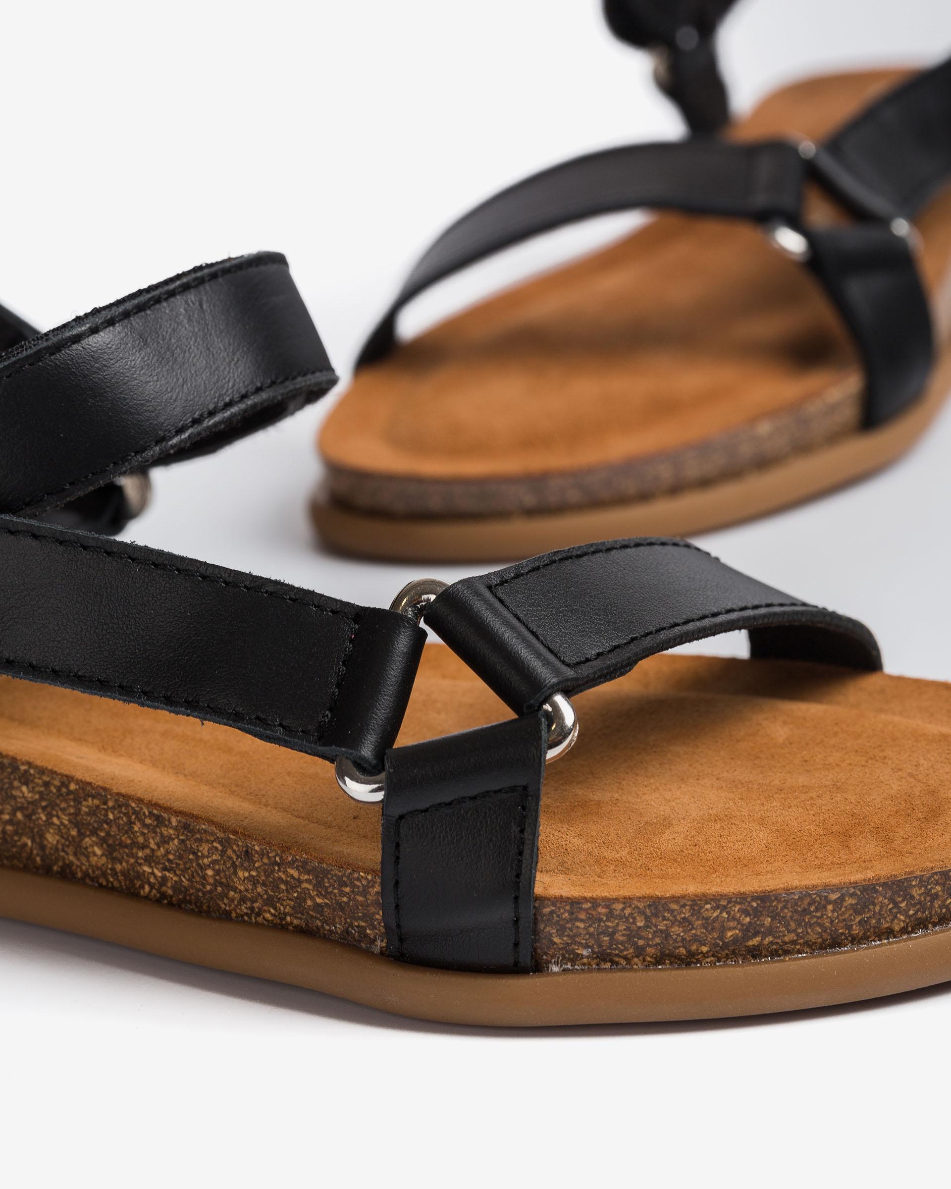 UNISA Leather sandals embellished with metallic triangle COLIRO_RAN 2